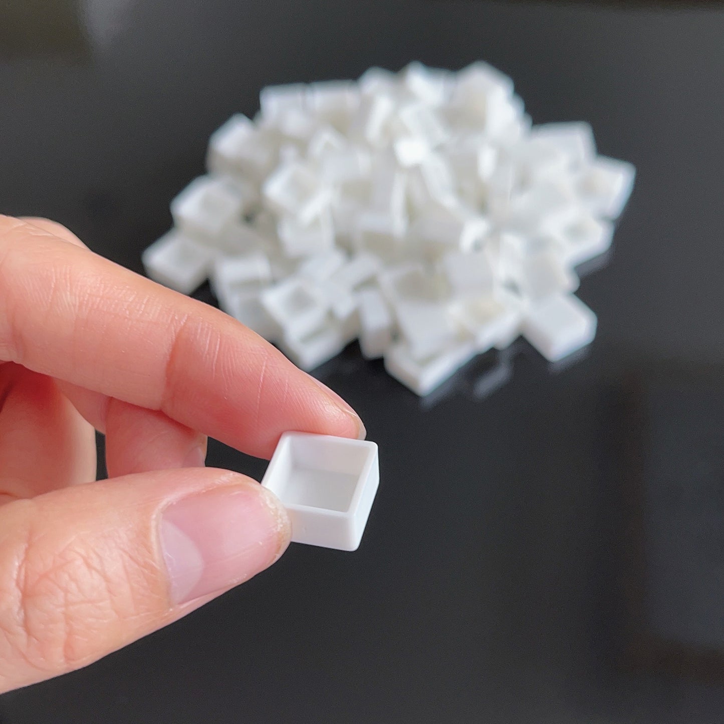 200pcs Square Watercolor Pans (0.5ml) – White & Clear Plastic Pans for DIY Paint Samples