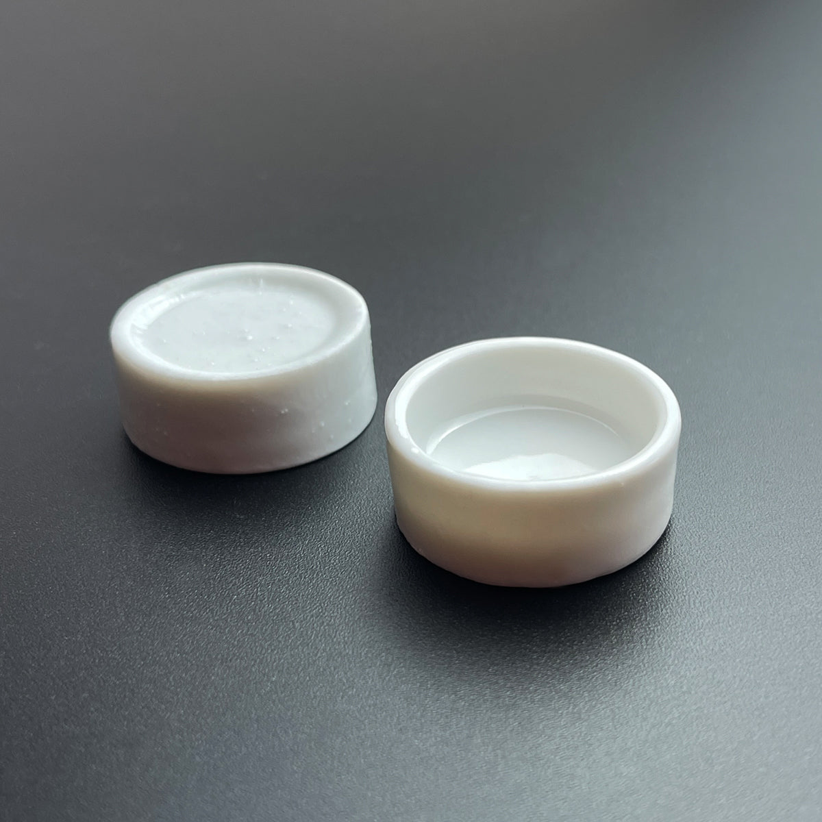 100Pcs Ceramic Watercolor Pan,1.6ML/2ML/3.8ML/5ML/8ML Round Pan for Watercolor, Small/ Large Ceramic Tray Palette for Watercolor Gouache Acrylic Oil Painting