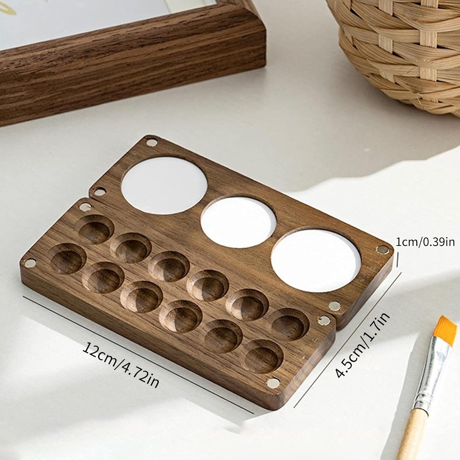 12-round wells wooden palette dimensions: full palette size and individual well capacity for watercolor, gouache, and acrylic paints.