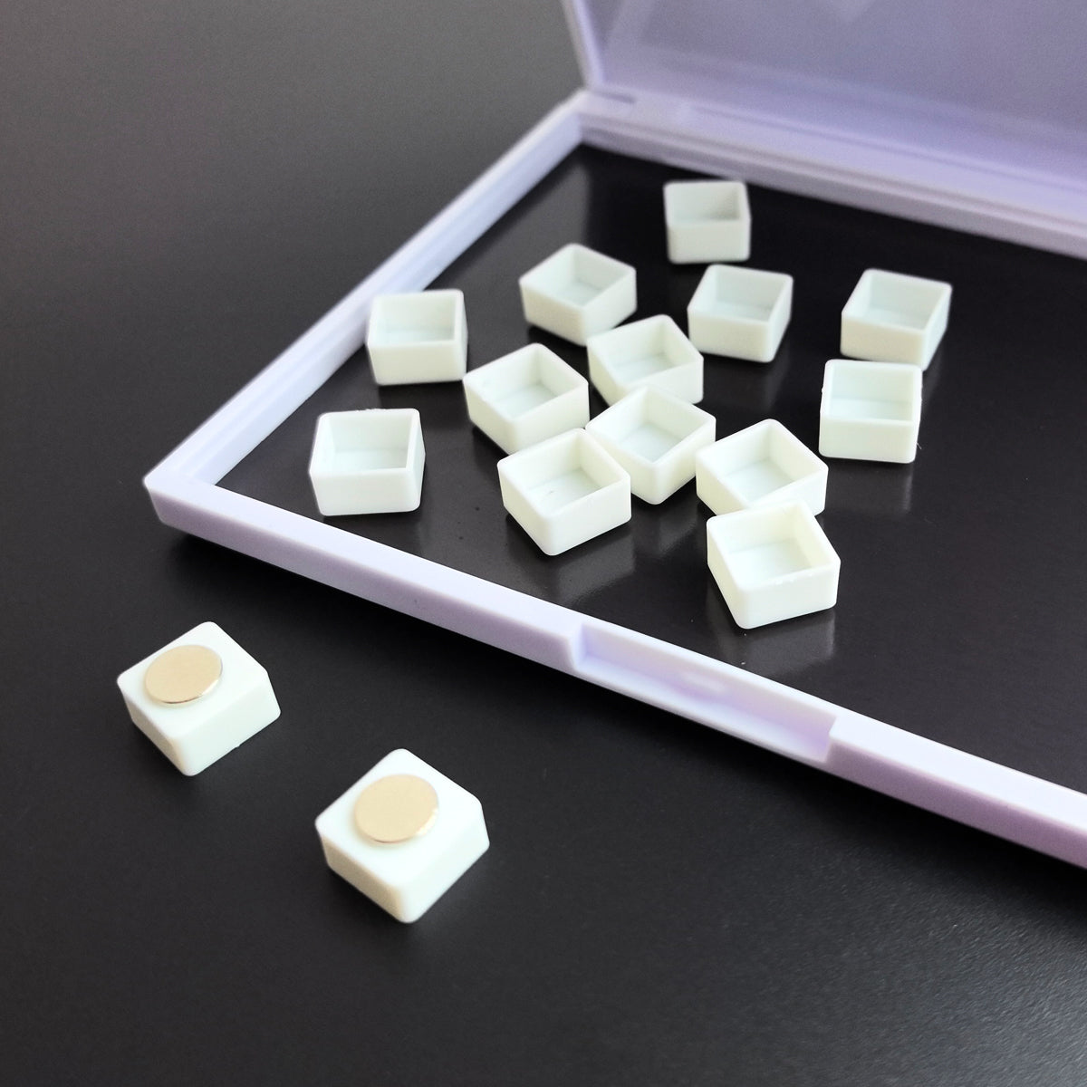 Magnetic Mini Watercolor Pans – 0.5ml Square Plastic Paint Pans with Neodymium Magnet for Art Schools, Workshops & Retail Kits, 1000pcs Bulk Pack