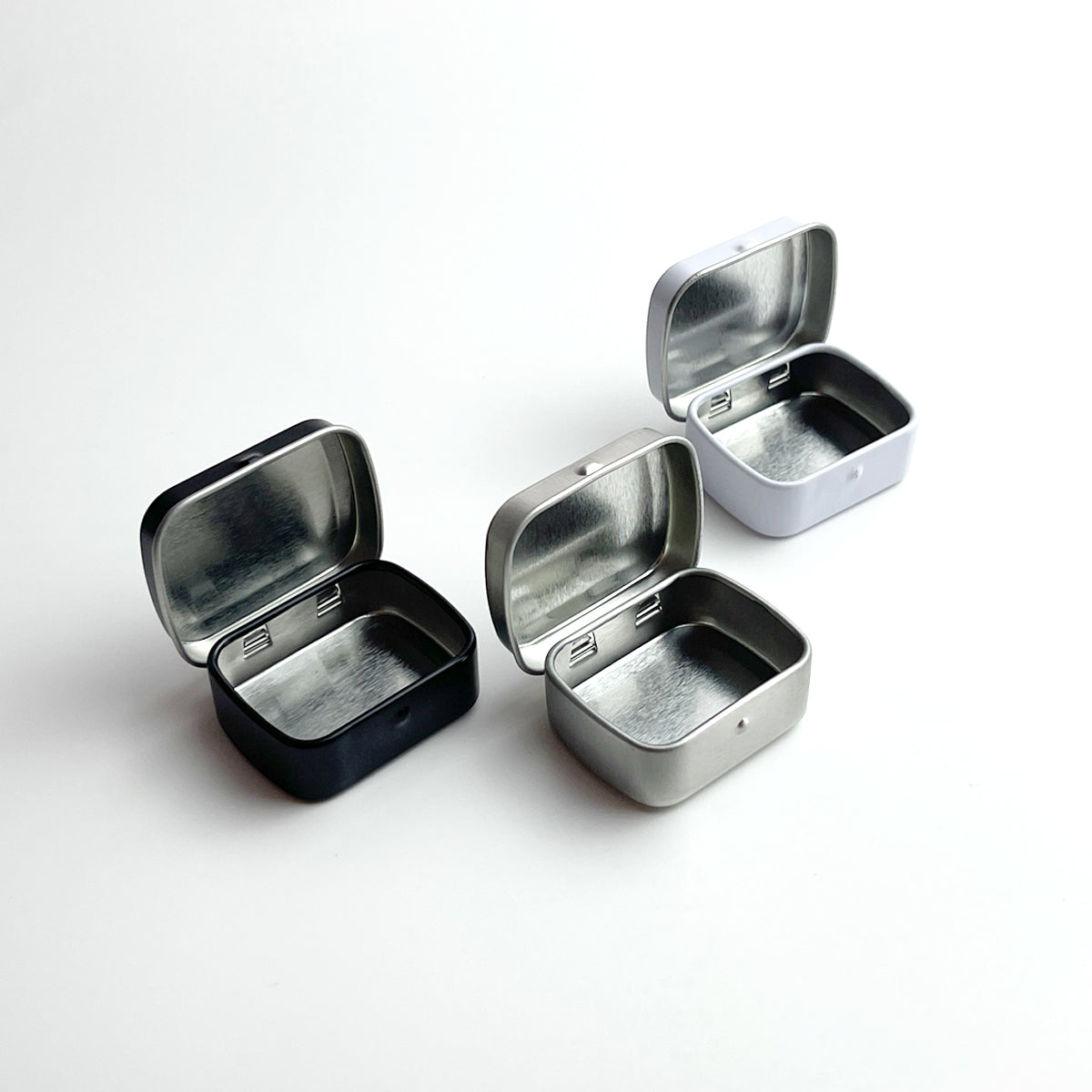1.7 x 1.3 x 0.6 inches 100 Pcs Baby Mini Metal Tin Box Portable Small Container Storage Case With Solid Hinged Top for Drawing Pin Nail Art Bead Earring and Jewelry Craft Organizing
