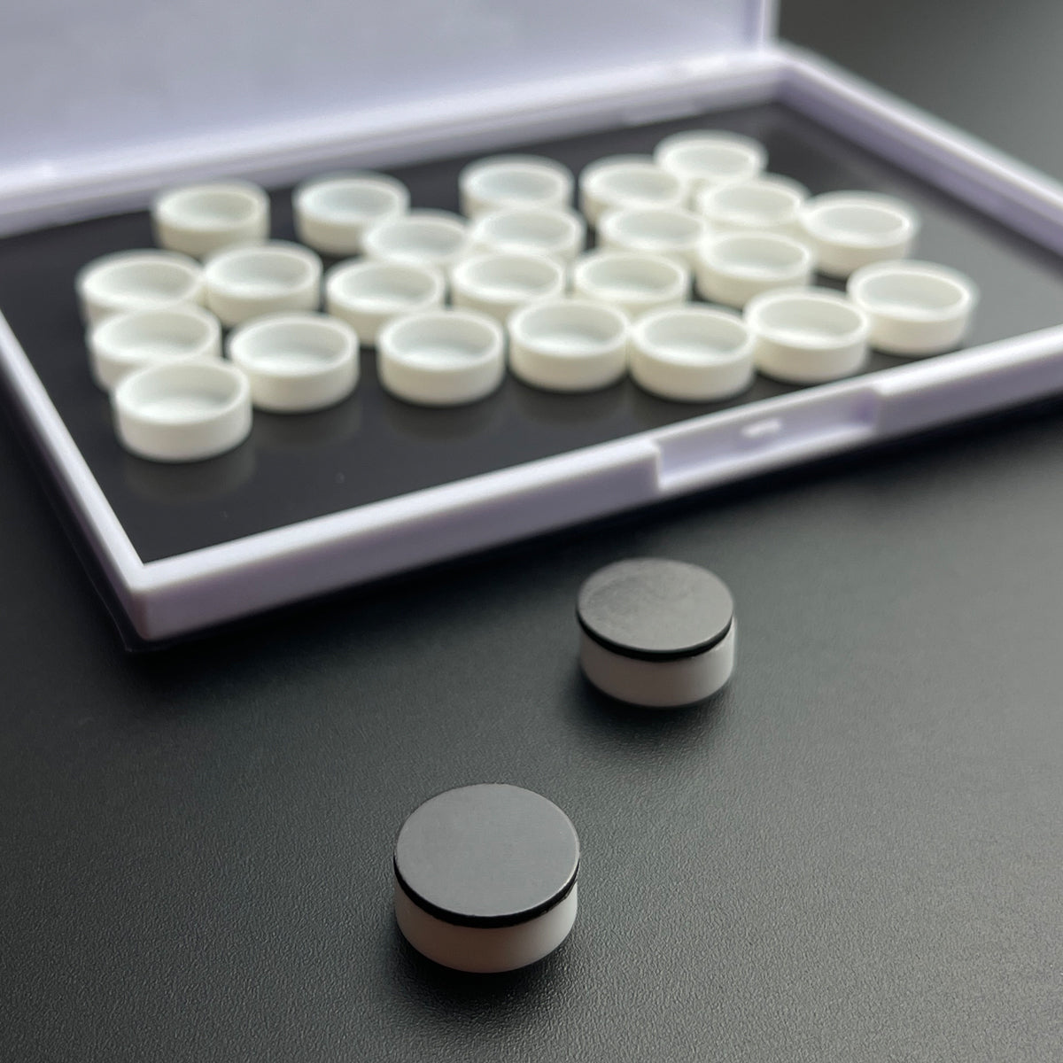 0.6ML 100Pcs, Watercolor Button Pans with Magnets, Small Magnets,Rare Earth Magnets, Empty Artist Paint Pan Kits for DIY Watercolor Oils or Acrylics Painting Travel Tin Case Palette Art Drawing