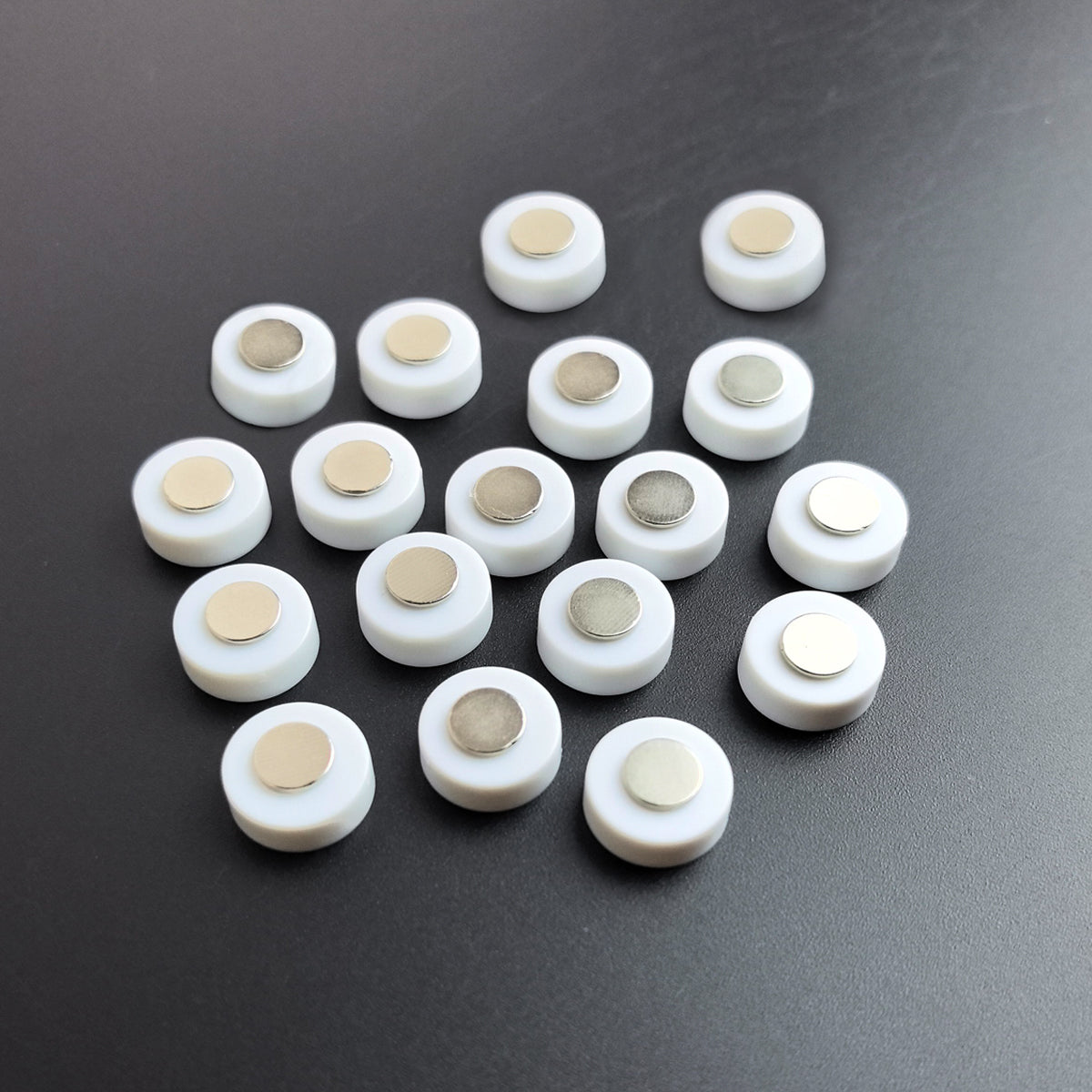 Round Magnetic Mini Watercolor Pans – 0.6ml Plastic Paint Pans with Neodymium Magnet for Workshops & Custom Kits, 1000pcs - 5000pcs Bulk Pack