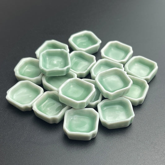 0.4ML 50Pcs/100Pcs Green Glazed Porcelain Pans – Artisan Ceramic Mixing Dishes for Watercolor, Gouache, Ink & Handmade Colors – Reusable Mixing Cups for Custom Palettes