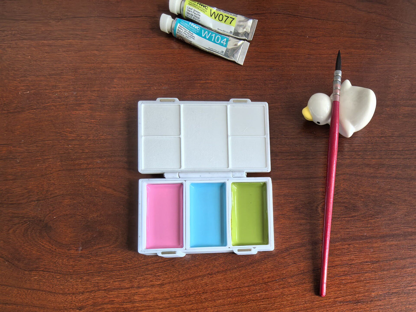 Compact Kuretake Watercolor Pan Palette for Travel Painting
