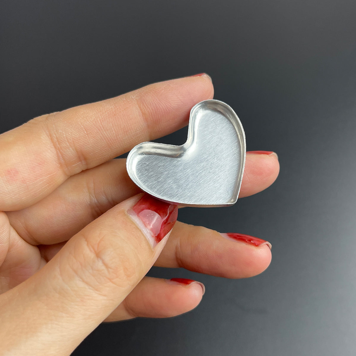Magnetic heart-shaped aluminum pans for makeup palette or watercolor painting