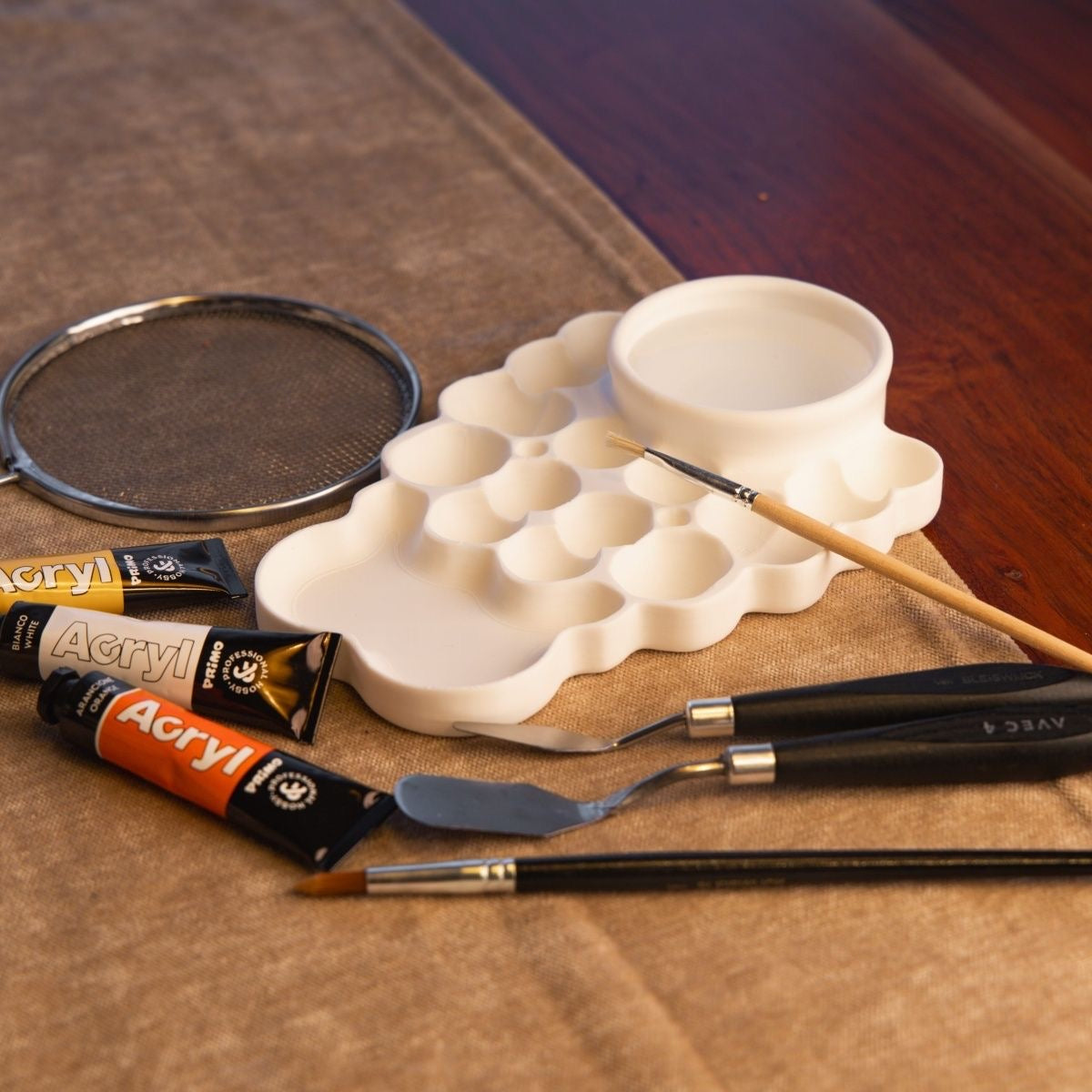 Water well on a plastic paint palette designed to hold water without leaking for hours