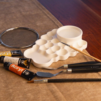 Water well on a plastic paint palette designed to hold water without leaking for hours